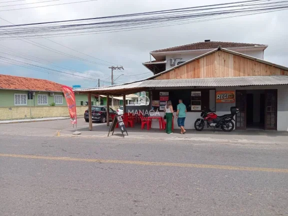 Imagem Sobrado com ponto comercial de esquina - São Cristóvão - Barra Velha - SC