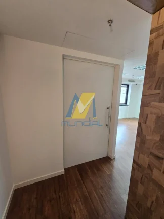 Imagem Conjunto comercial pronto para uso no 11º andar, ideal para escritórios