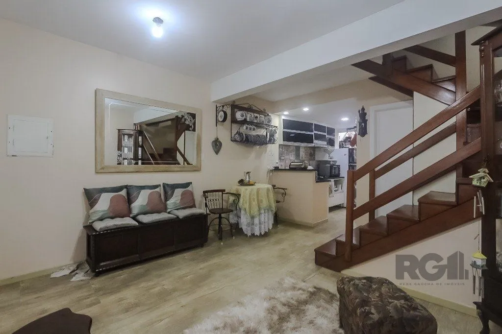 Imagem Casa em condomínio, 77m², 2 dormitórios e 2 vagas no bairro Humaitá