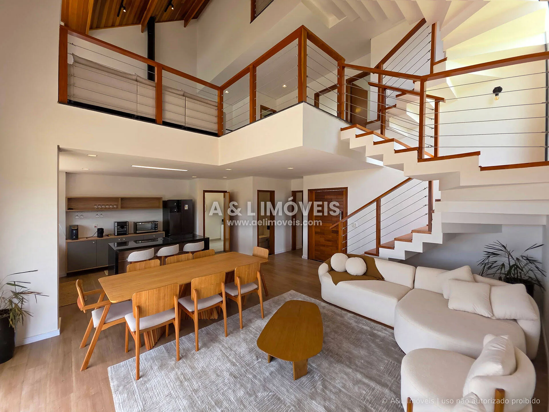 Imagem Casa em Campos do Jordão | 4 Suítes, Porteira Fechada e Vista para o Vale