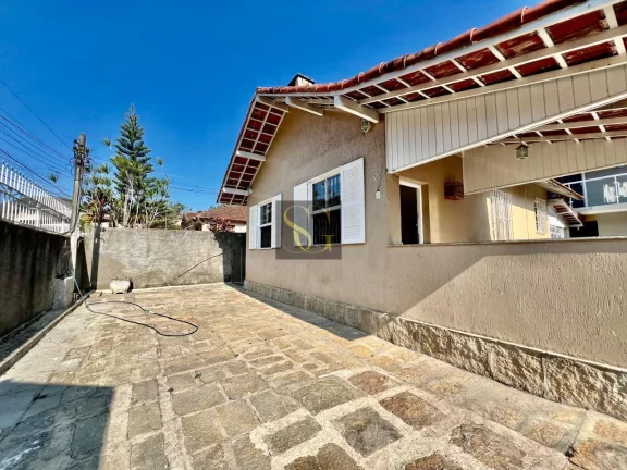 Imagem Casa para Venda em Teresópolis, São Pedro, 4 dormitórios, 3 banheiros, 4 vagas