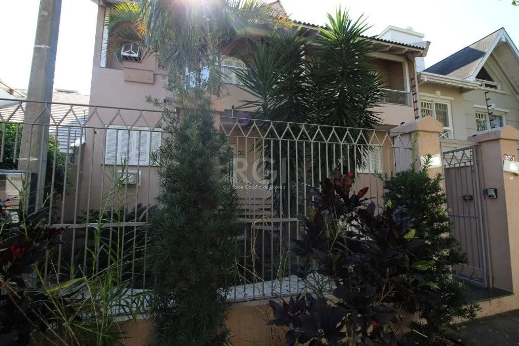 Imagem Casa para comprar com 4 dormitórios, 330m² - Chácara das Pedras - Porto Alegre