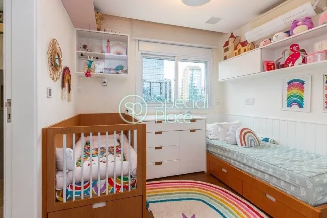 Imagem Totalmente reformado, apto com 201m² com planta versátil e super bem localizado. Amplo living com ...