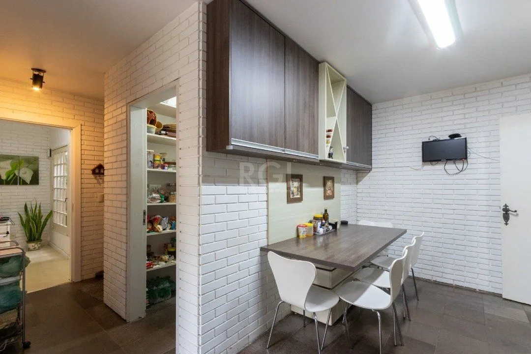 Imagem Casa para Venda - 300m², 4 dormitórios, sendo 2 suites, 4 vagas - Vila Assunção