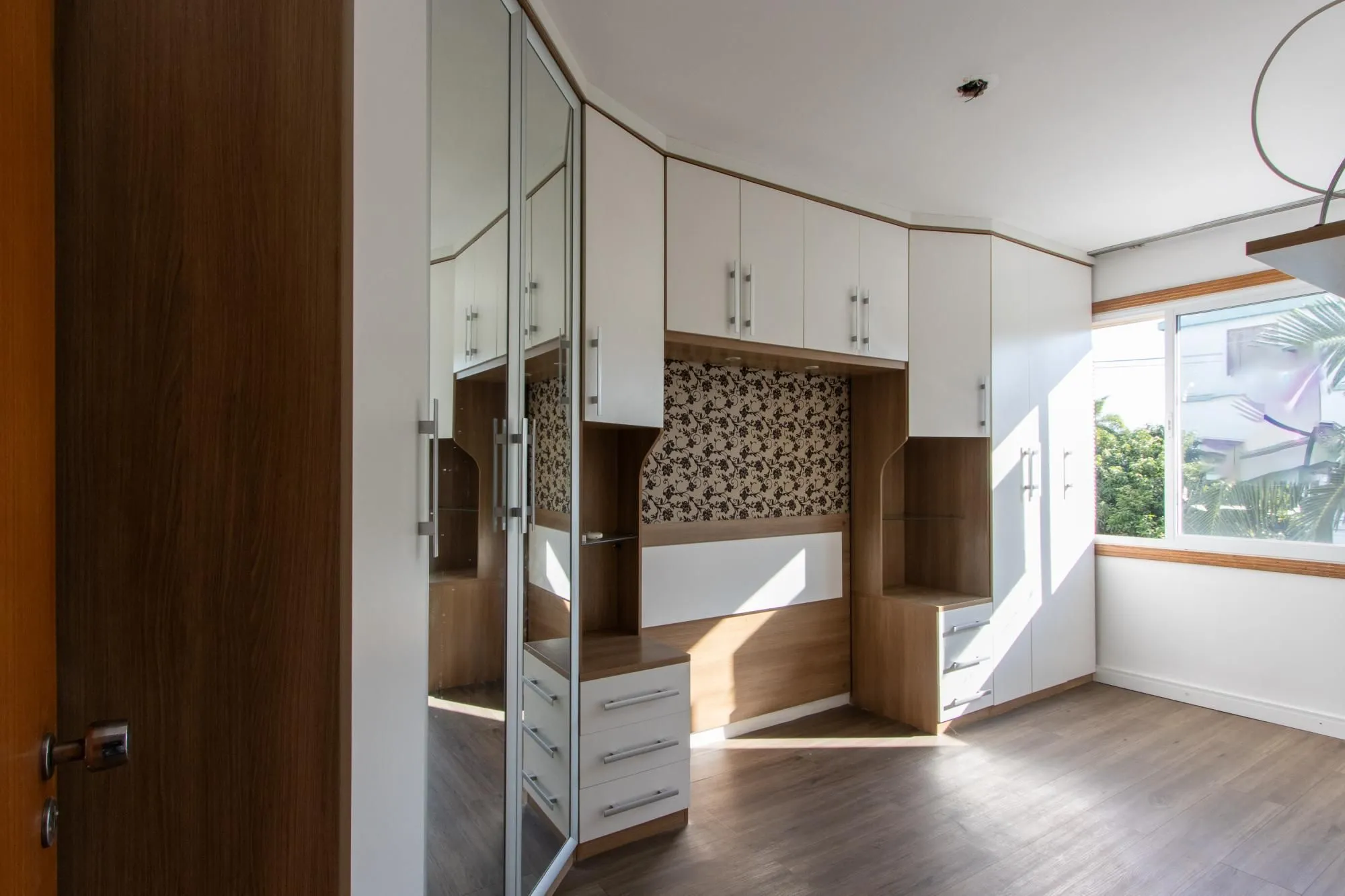Imagem Apartamento com 2 dormitórios com 74m² e 1 vaga e no Menino Deus