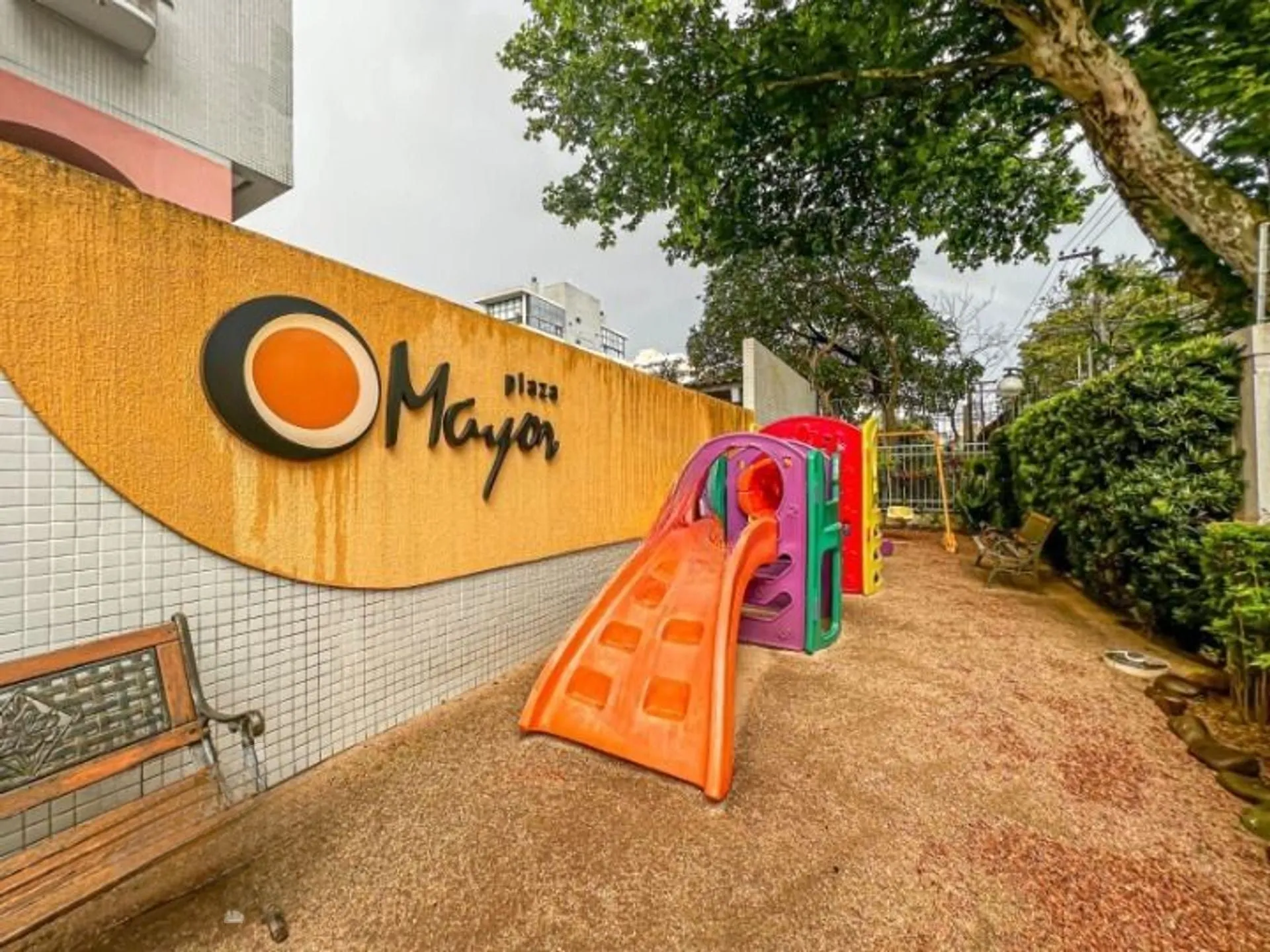 Imagem Apartamento de 3 quartos, suíte e 1 vaga de garagem no bairro Menino Deus em POA