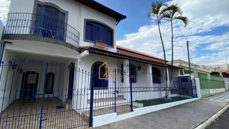 Imagem Casa com 4 dormitórios à venda - Centro - Cachoeira Paulista/SP