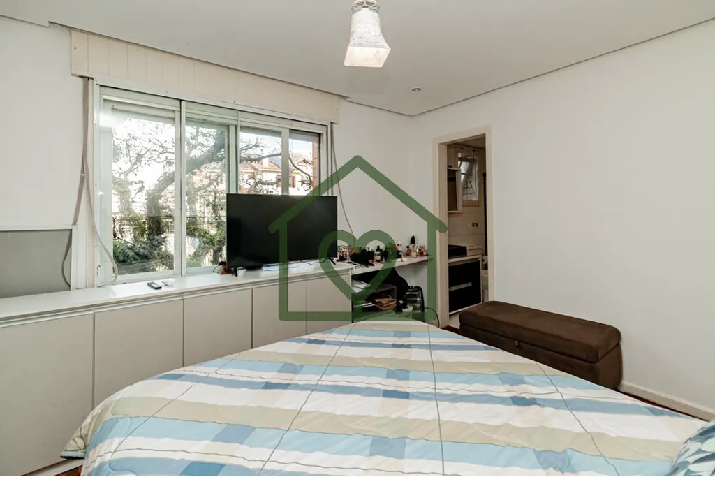 Imagem Apartamento reformado com 92m2 e vista panorâmica composto por três dormitórios sendo uma suíte ...