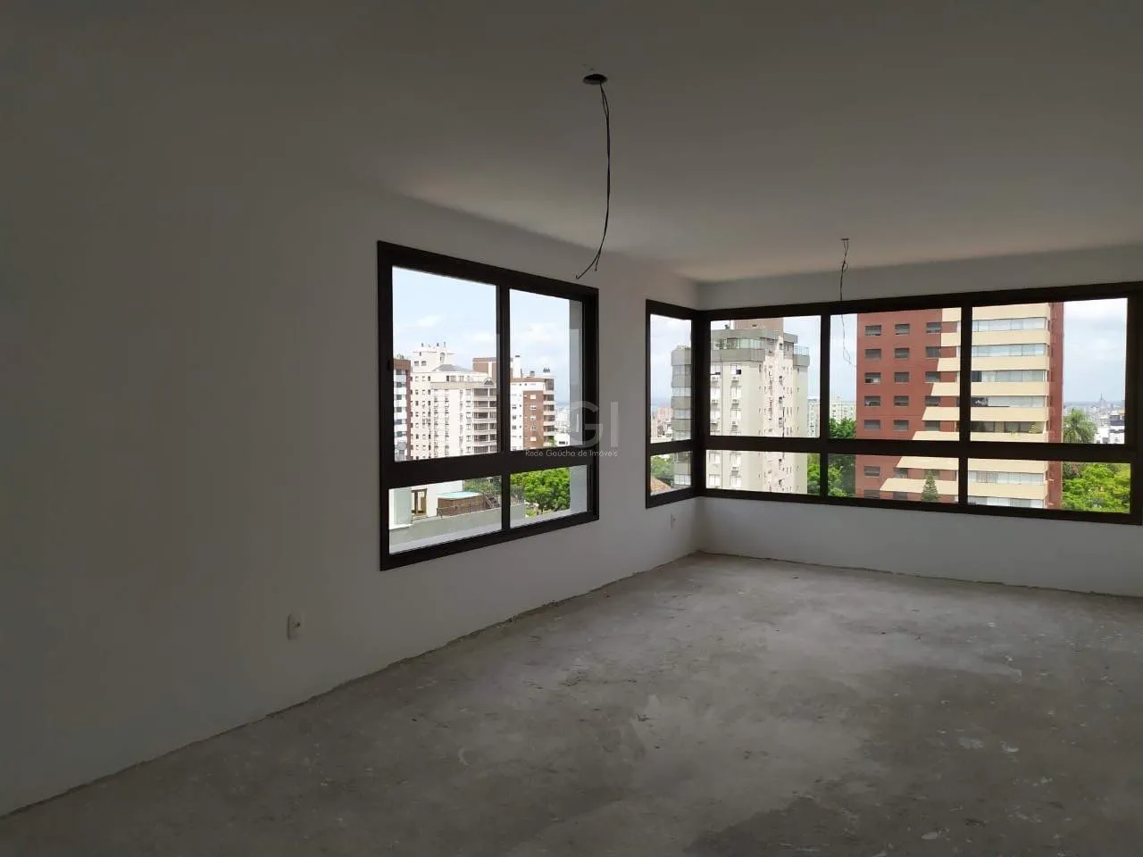 Imagem Apartamento para Venda, 90.31m², 2 dormitórios (2 suítes), 2 vagas - Petrópolis