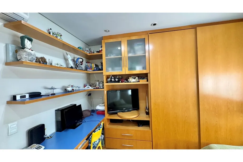 Imagem Apartamento à venda em São Paulo, Campo Belo, com 4 quartos, 242m2