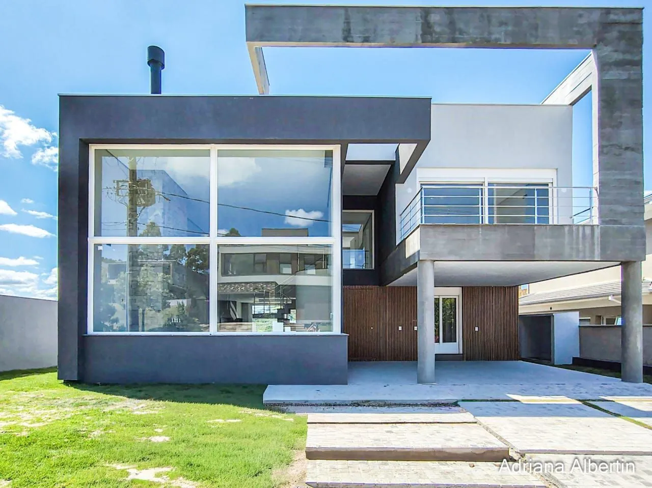 Imagem Casa em Alphaville com 3 suítes e pátio amplo
