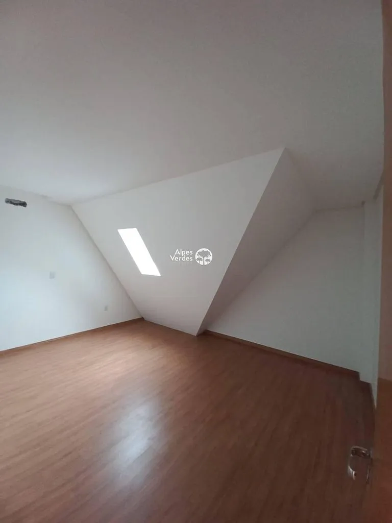 Imagem Vende-se apto próx ao centro de Gramado- 4 Quartos- R$1.730.000,00