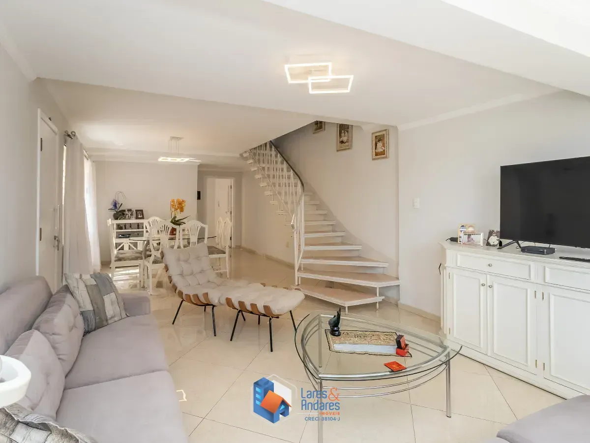 Imagem Casa para venda em Água Fria com 4 quartos, sendo 3 suítes, 243m²