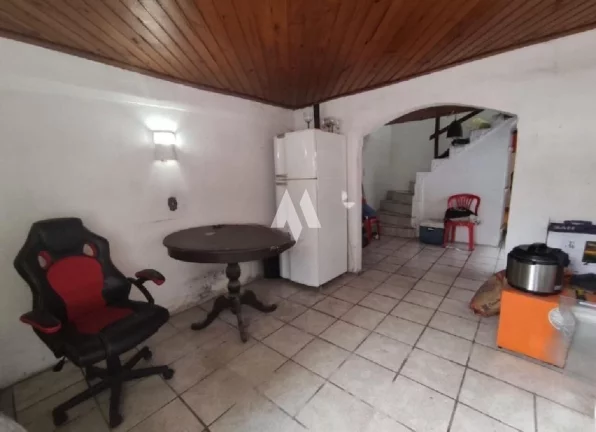 Imagem Casa na encruzilhada com 4 quartos sendo 1 suíte