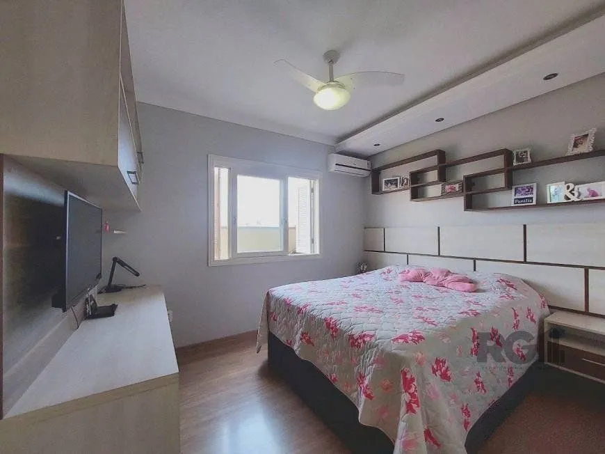 Imagem Excelente casa de 250m² com 3 dormitórios no bairro Sarandi.