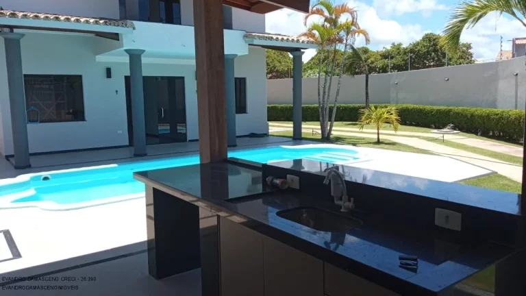 Imagem Casa de Luxo à Venda em Buraquinho, Lauro de Freitas-BA: 4 Quartos, 3 Suítes, 3 Salas, 2 Banheiros, 13 Vagas, 350m²!