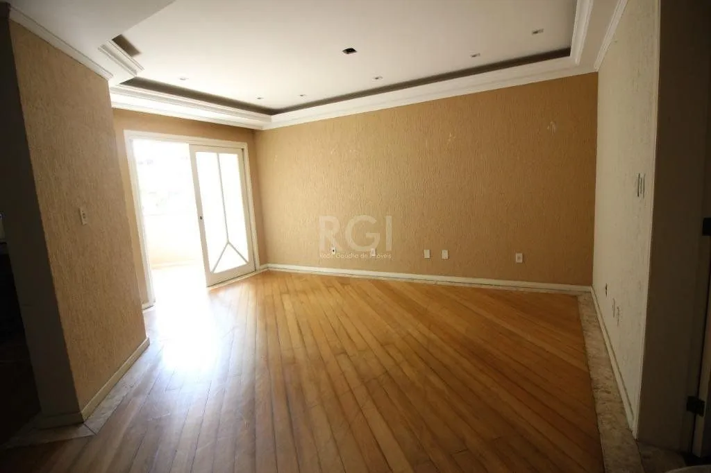 Imagem Casa para comprar com 4 dormitórios, 330m² - Chácara das Pedras - Porto Alegre