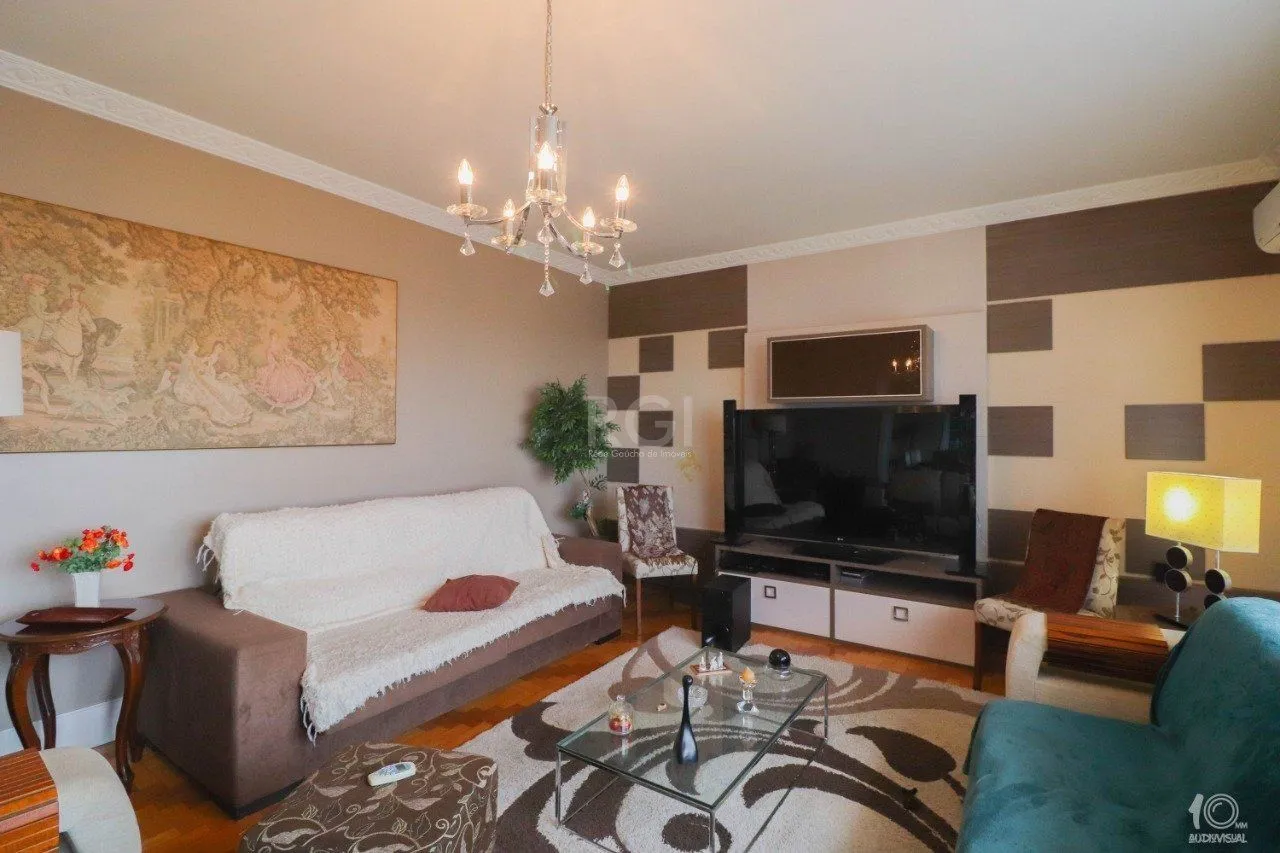 Imagem Apartamento á venda com 3 dormitórios com 1 suíte com sacada + 2 sacadas na sala e living, 233,85M² e 1 vaga de garagem escriturada e coberta, no Bairro Independência em Porto Alegre.