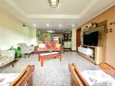 Imagem Casa de 388m² com 3 quartos.