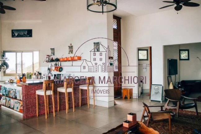 Imagem Casa alto padrão a venda em morro do moreno Praia da Costa ES.