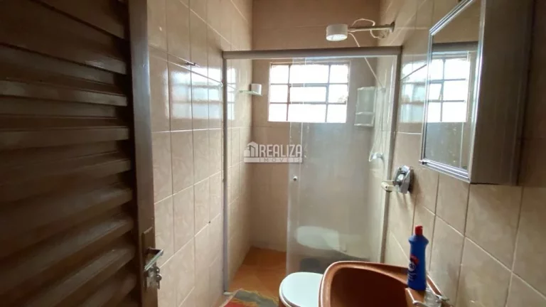 Imagem Excelente Casa à Venda em Uberaba - 2 Dormitórios, 5 Garagens no Bairro Boa Vista