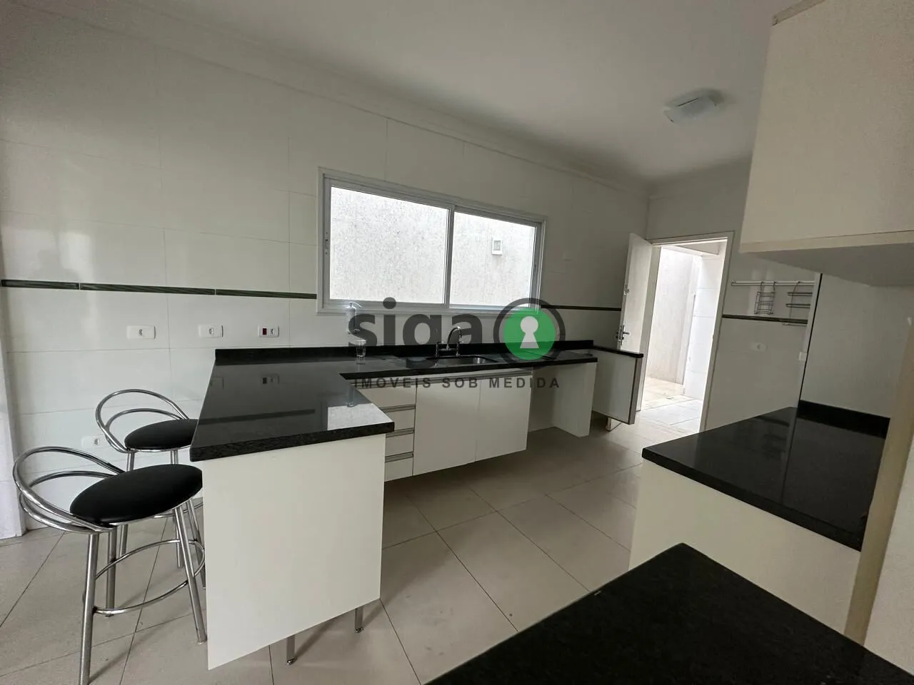 Imagem Oportunidade Casa Ampla com 3 Suítes, Churrasqueira e Área Gourmet