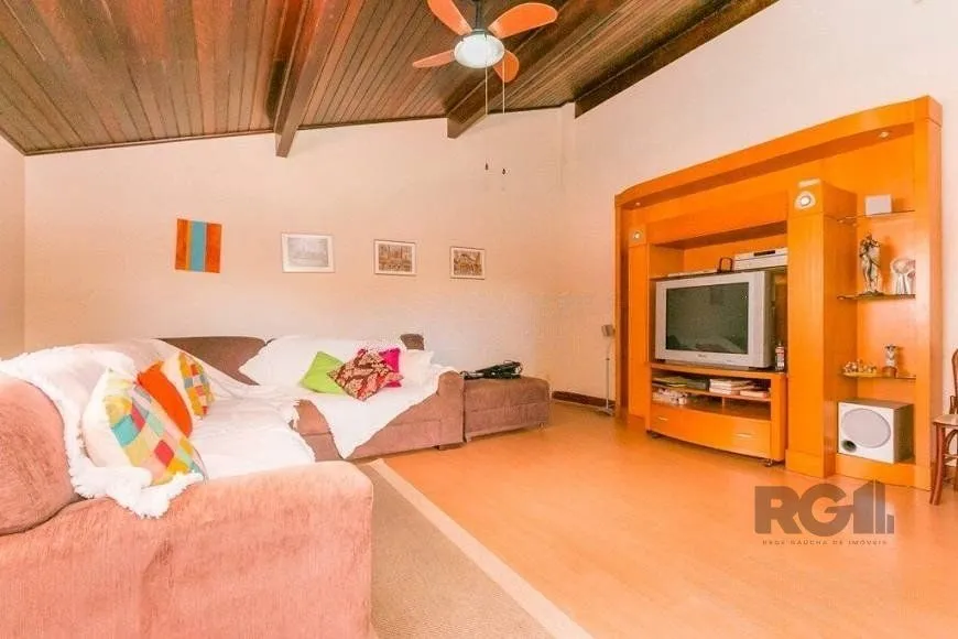 Imagem Casa de 380m² - 4 dormitórios, 2 suítes, 4 vagas no bairro Bom Jesus