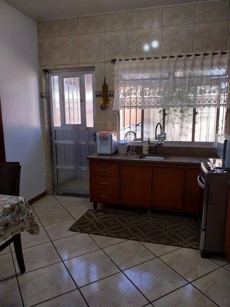 Imagem Casa de 4 dormitórios no bairro Santa Rosa de Lima