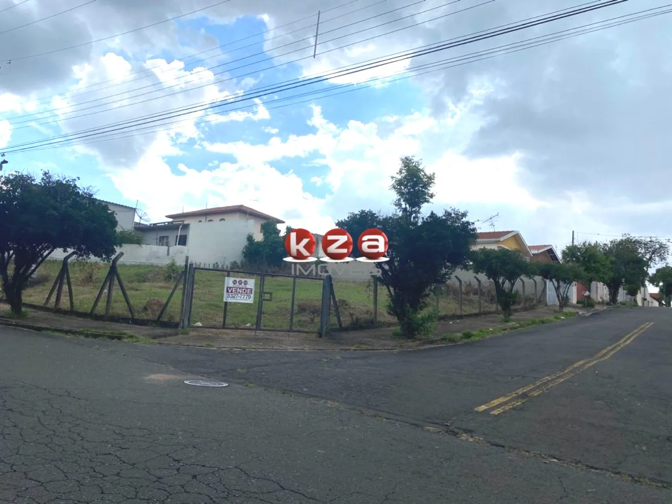 Imagem Terreno comercial de 582m² à venda em Valinhos-SP, no bairro Residencial São Luiz! Aproveite esta oportunidade única!