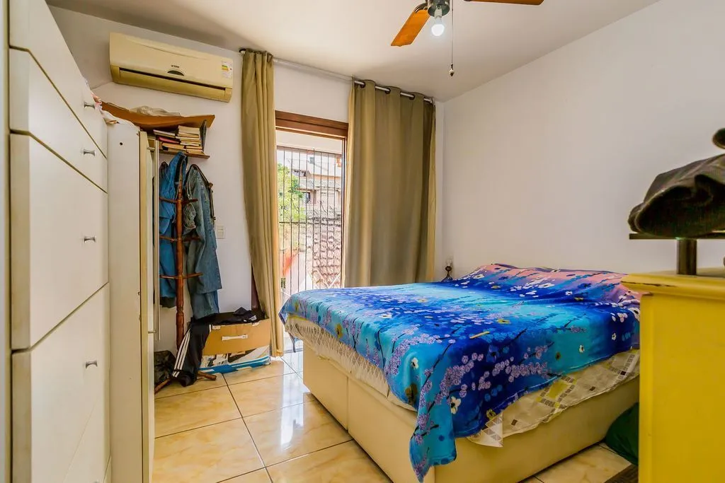 Imagem Casa de 6 dormitórios à venda No Bairro Jardim do Salso - Porto Alegre