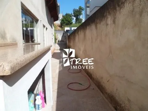 Imagem CASA A VENDA EM MOGI DAS CRUZES LOCALIZADO NO CONDOMÍNIO MONTEREY VILLE COM A/T: 600m² A/C: 390m² distribuídos em 3 suítes, sala de estar, sala de jan