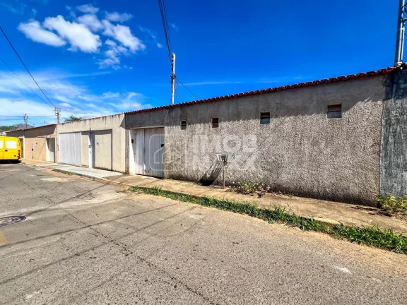 Imagem Casa à Venda Quadra 6 Sobradinho DF 6 Quartos 3 Banheiros 4 Vagas Duas Casas no Imóvel com Entradas Independentes Sobradinho Brasília
