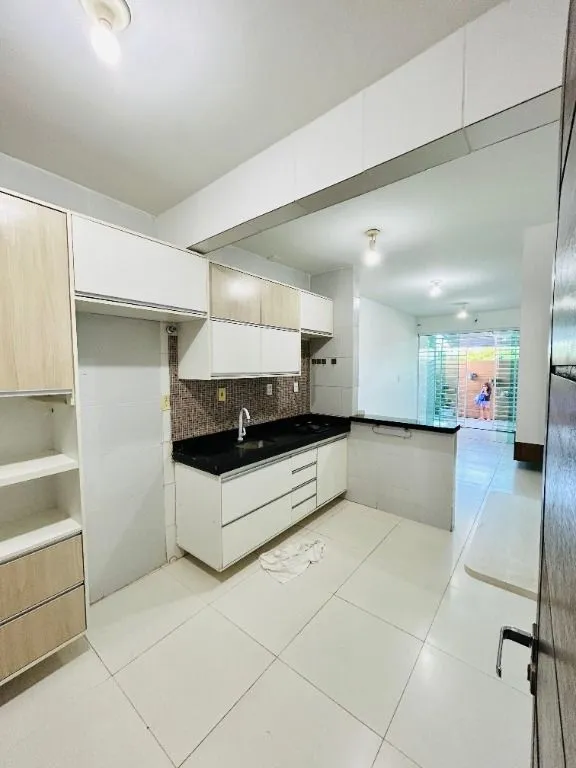 Imagem Casa com 3 quartos em Ponta de Campina, a 300m da praia. Moderna, ventilada e pronta para morar em área valorizada.