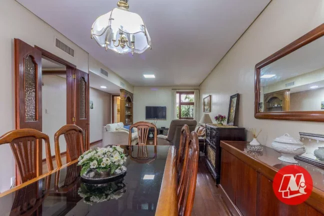 Imagem Cobertura no bairro Petrópolis, 3 dormitórios, suite. vagas e piscina. ,