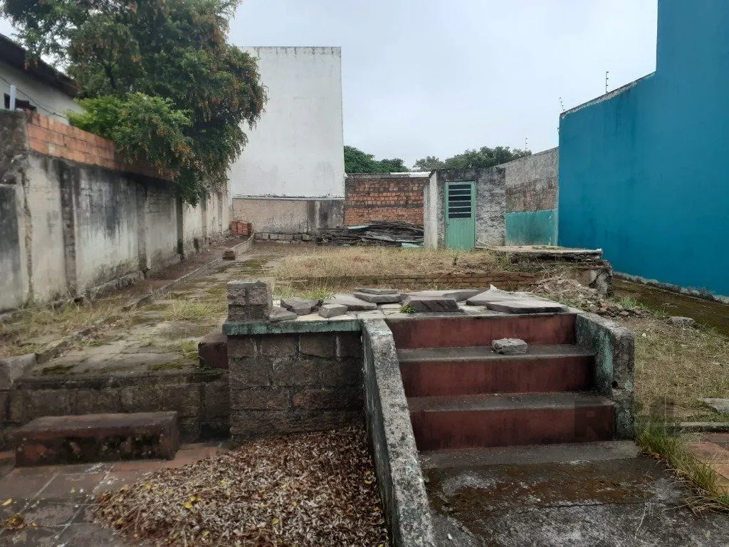 Imagem Vendo terreno no Bairro Partenon em Porto Alegre.
