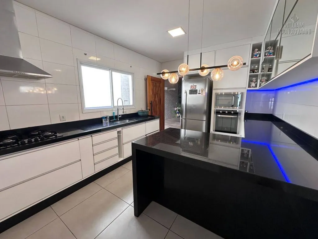 Imagem SOBRADO 3 SUÍTES - CANTO DO FORTE - FINAMENTE DECORADO, PLANEJADO E MOBILIADO