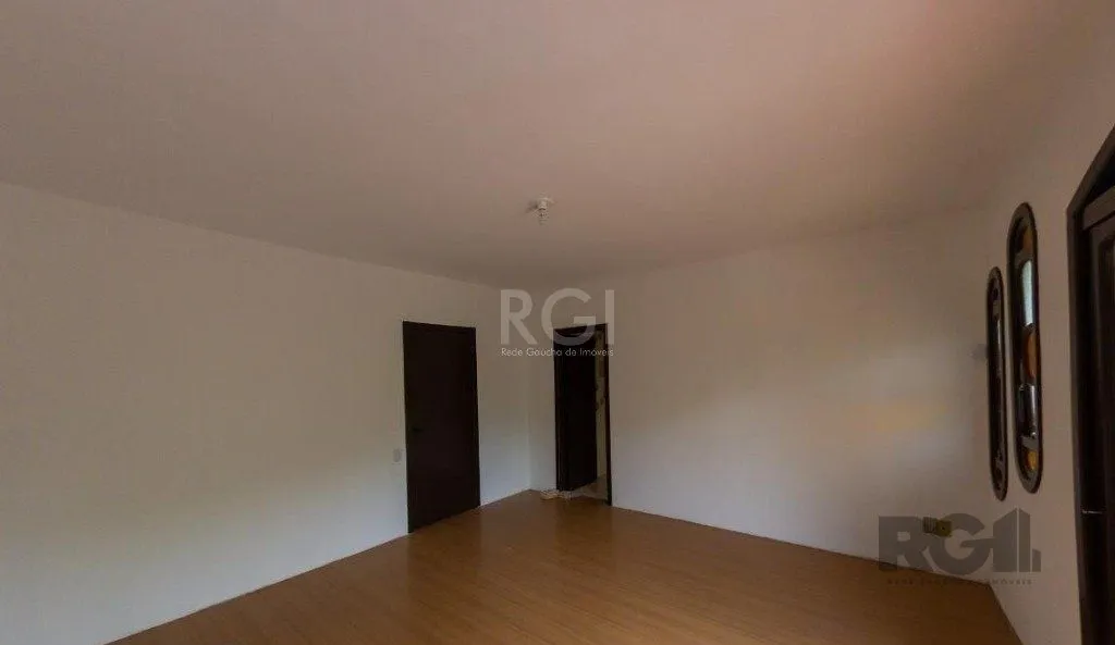 Imagem Casa para Venda - 450m², 4 dormitórios, sendo 3 suites, 5 vagas - Nonoai