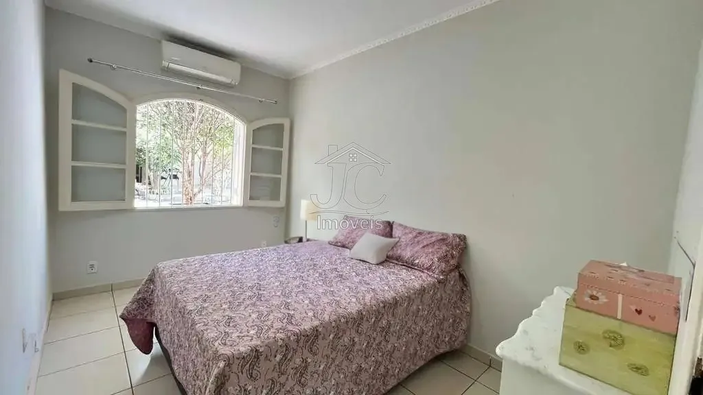 Imagem Casa com 3 dormitórios e amplo terreno na Vila Santana em Valinhos!
