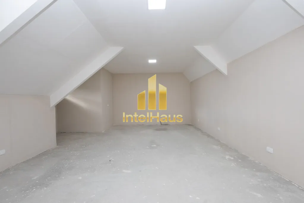 Imagem Esta residência de 487 m² no Campo Comprido é uma oportunidade estratégica para quem busca ampli...