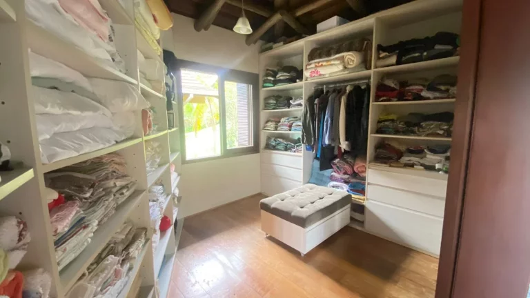 Imagem Imóvel de Luxo na Praia da Silveira: Casa com 3 Quartos, 1 Suíte e Garagem em Garopaba-SC!