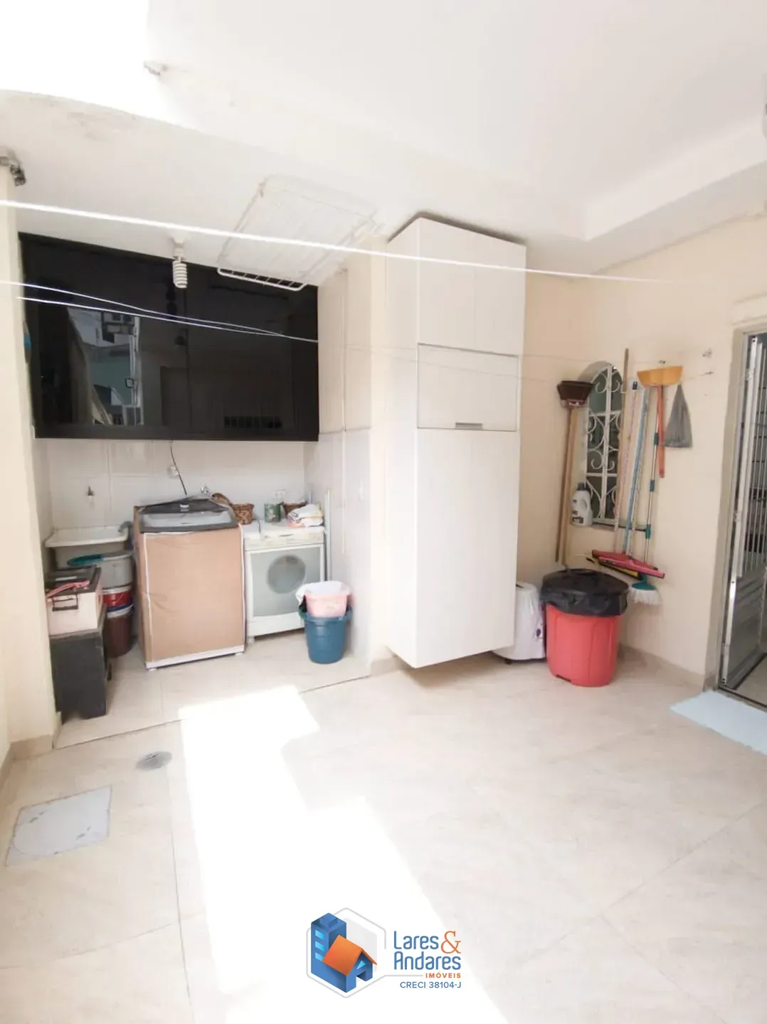 Imagem SOBRADO À VENDA, COM 300M² SENDO 3 PAVIMENTOS EM RUA EM SAÍDA COM AMPLA ÁREA GOURMET 3 DORMS SENDO 2 SUÍTES - OPORTUNIDADE - LAUZANE PAULISTA