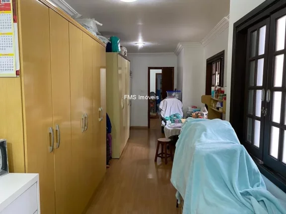 Imagem Imperdível Casa à Venda em São Paulo-SP, na Vila Mariana: 3 Quartos, 1 Suíte, 2 Salas, 2 Vagas de Garagem - 140m² de Área.