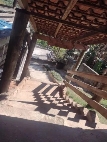 Imagem VENDA DE CASA NO TUPÃ ARUJÁ/SP, com 370m² sendo 2 casas, 03 dormitórios, sala, 02 cozinhas, 02 banheiros, área de lazer c/ churrasqueira. CONSULTE-NOS