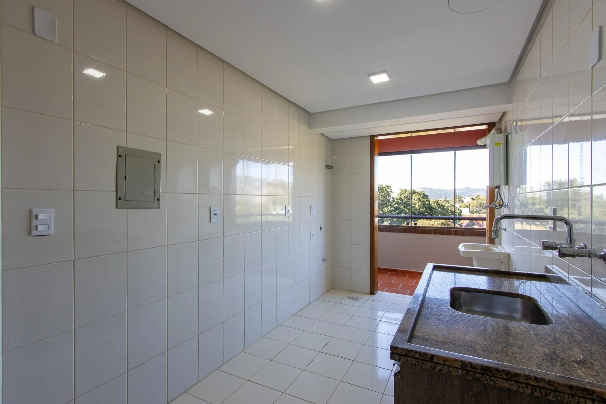 Imagem Apartamento de 2 dormitórios, 1 suíte e 2 vagas de garagem no bairro Tristeza.