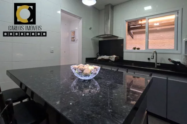 Imagem Sobrado Amplo c/ Área Gourmet - 3 Dorms e Suíte - Próx. à Praia
