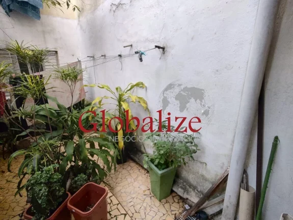 Imagem Apartamento térreo de 1 dormitório com quintal privativo para reforma no bairro do Macuco em Santos (SP) por R$.270.000,00 !