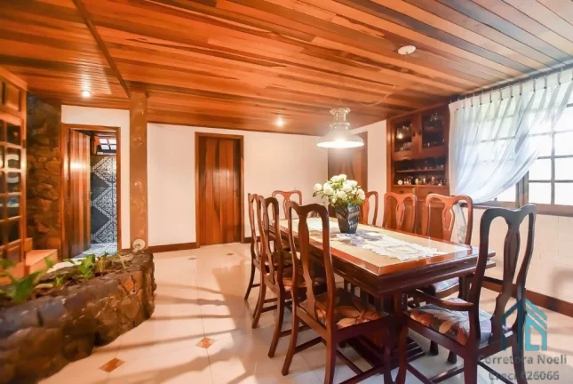 Imagem Casa a venda 05 quartos sendo 03 suítes, no Ahú/São Lourenço em Curitiba Pr