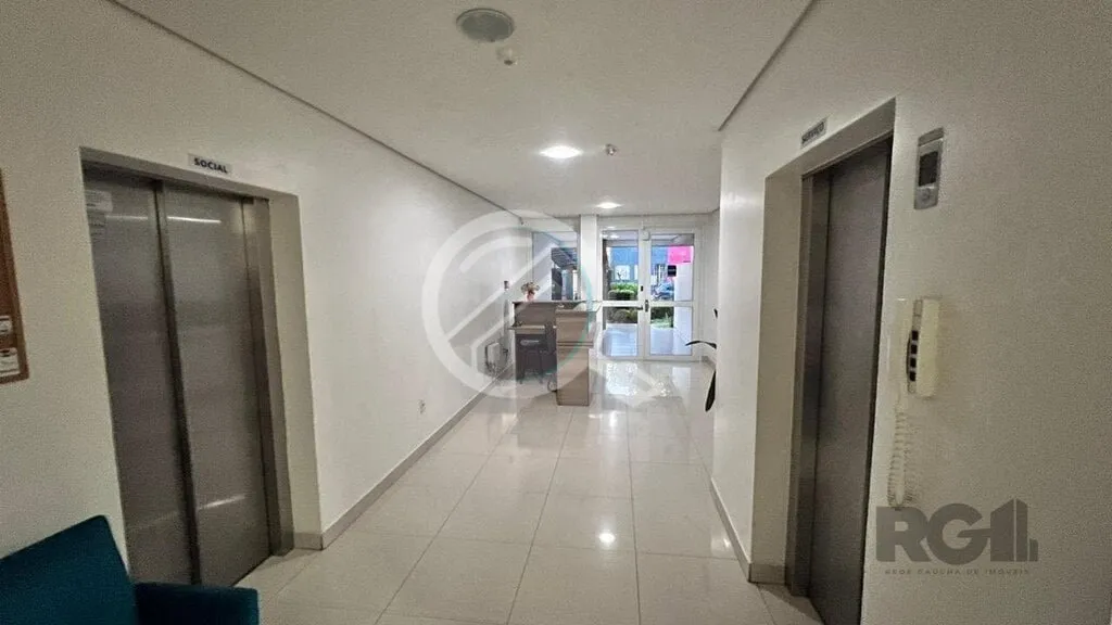 Imagem Apartamento de um dormitório localizado no charmoso Bairro Menino Deus, apresenta-se semi-mobiliado...