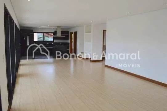 Imagem Casa muito ampla, iluminada e com vista magnífica.