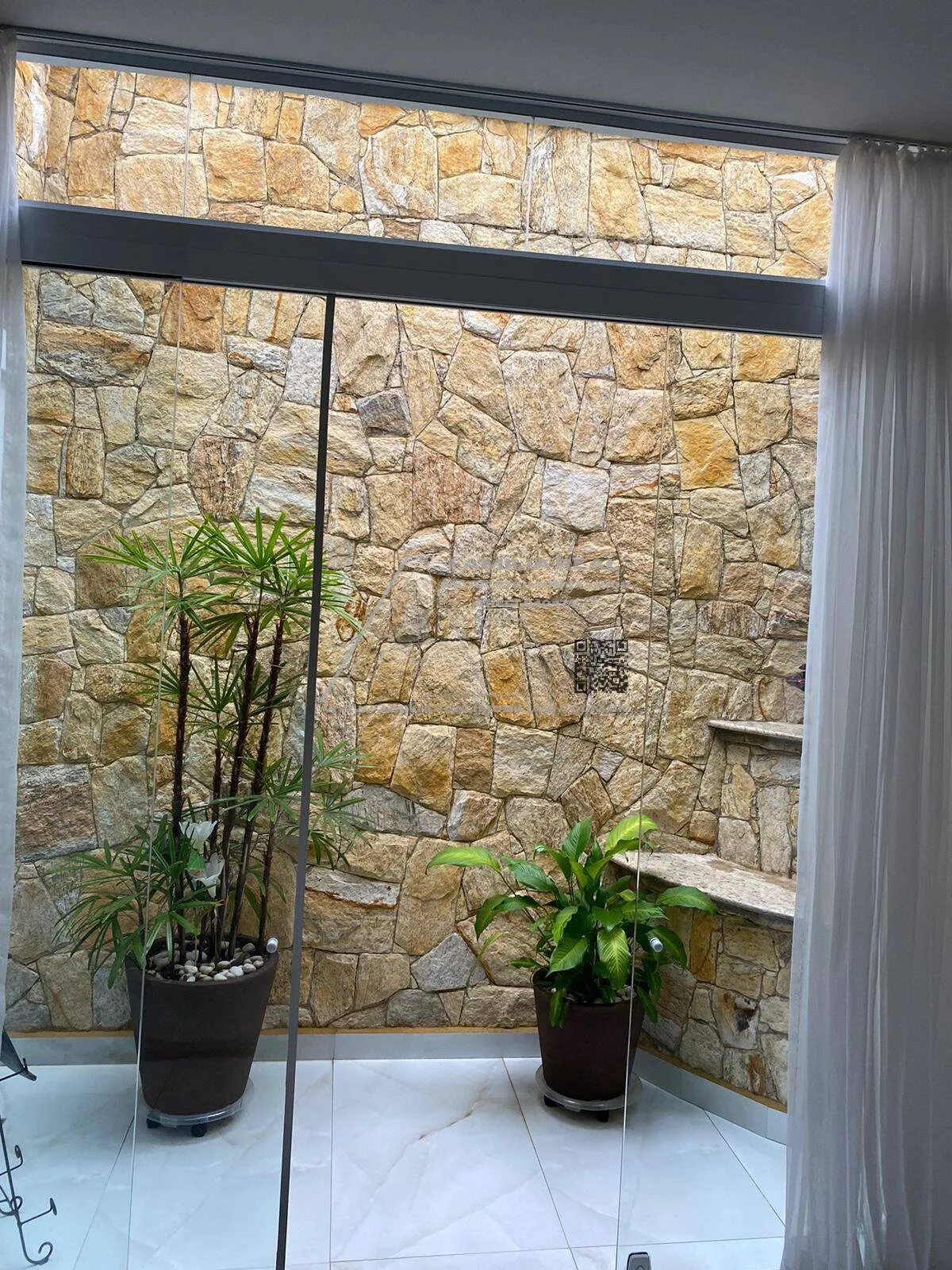 Imagem CASA ASSOBRADADA COM COMERCIO, PARA VENDA, NA CHÁCARA SANTO ANTÔNIO.
